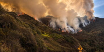 Second fire growing rapidly in Big Sur burns toward Highway 1