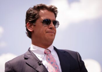 British far-right provocateur Milo Yiannopoulos detained by ICE