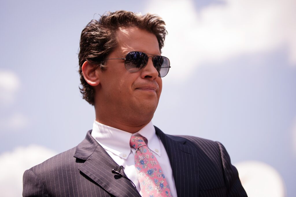 British far-right provocateur Milo Yiannopoulos detained by ICE