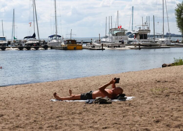 On Lake Ontario — er, America — sailors have no plans to change course