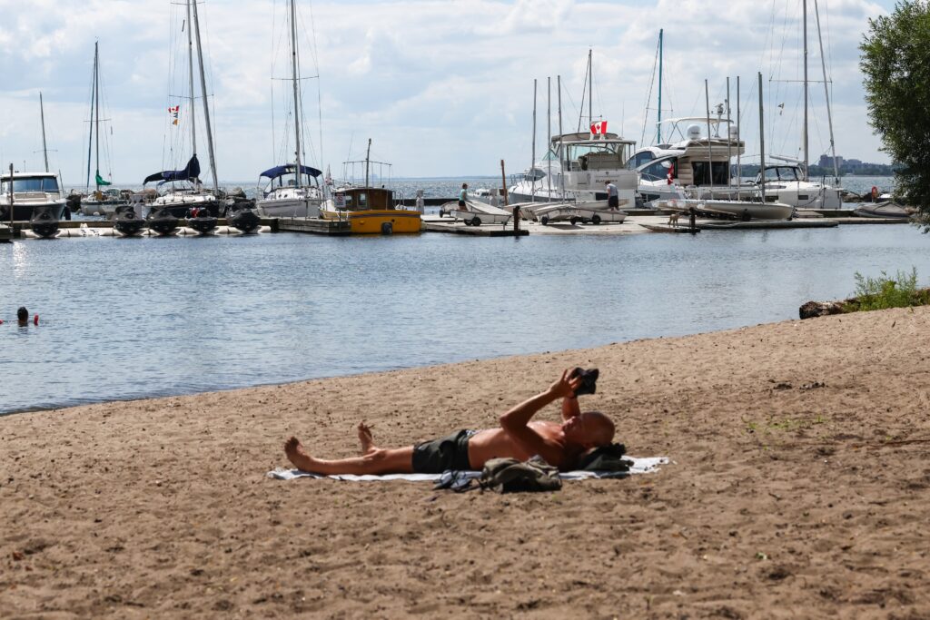 On Lake Ontario — er, America — sailors have no plans to change course