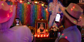 Dolly Inspired Their Wigs and Makeup, and Had Their Back, Too.
