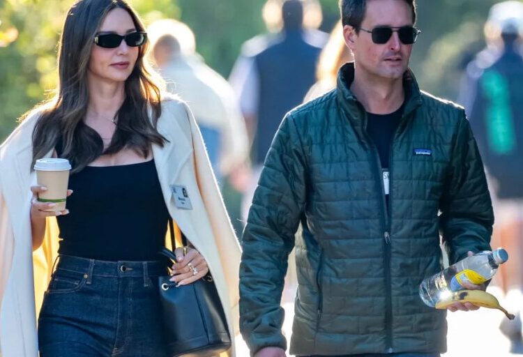 Tech billionaires and executives like Evan Spiegel and Peter Thiel are publicly shielding their children from the products that made them rich