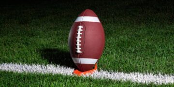 Jeremy Mellalieu throws for four touchdowns in Chaminade’s rout of Valencia