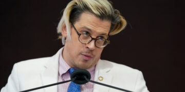 Milo Yiannopoulos, Right-Wing Agitator, Deported Home to U.K.