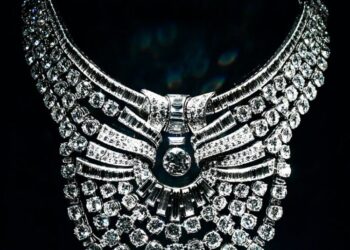 Thieves Smash Museum Case for Diamond Necklace Worth Millions in Vienna