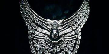 Thieves Smash Museum Case for Diamond Necklace Worth Millions in Vienna