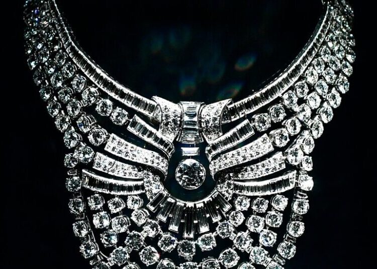 Thieves Smash Museum Case for Diamond Necklace Worth Millions in Vienna