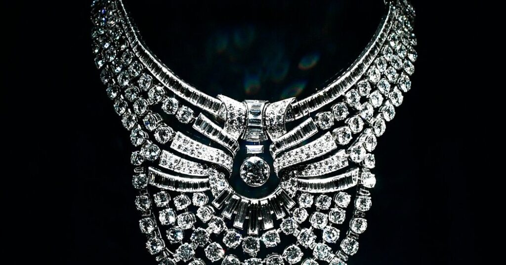 Thieves Smash Museum Case for Diamond Necklace Worth Millions in Vienna