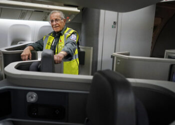 Azriel Blackman, Airline Mechanic for 80 Years, Dies at 100