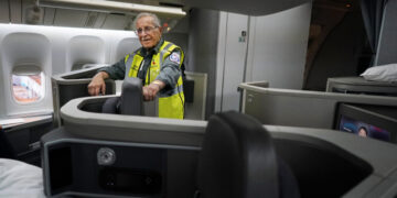 Azriel Blackman, Airline Mechanic for 80 Years, Dies at 100
