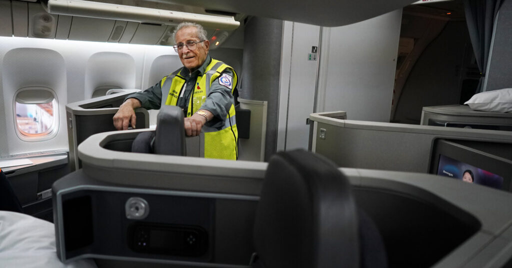 Azriel Blackman, Airline Mechanic for 80 Years, Dies at 100