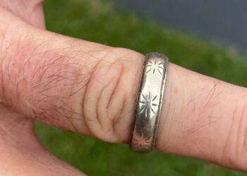 A Promise Fulfilled: Man Unearths His Father’s Lost Wedding Ring Decades Later