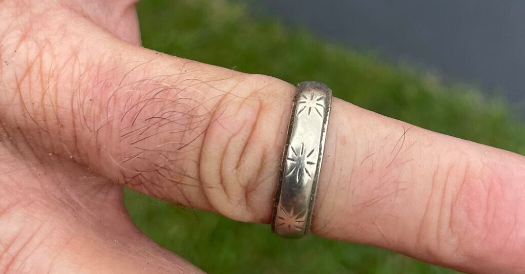 A Promise Fulfilled: Man Unearths His Father’s Lost Wedding Ring Decades Later
