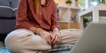 I’m a mental health expert. Here’s how I would search for an online therapist.