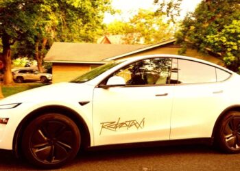 Tesla “Ambassador” Melts Down Over “Horrible” Robotaxi Ride, Says He Had to Call an Uber After Total Self-Driving Failure