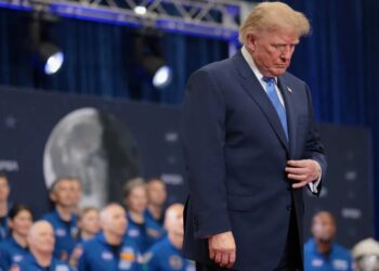 ​Twitching Trump had a ‘distinct and concerning’ episode during speech: psychologist