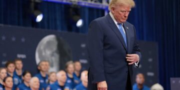 ​Twitching Trump had a ‘distinct and concerning’ episode during speech: psychologist