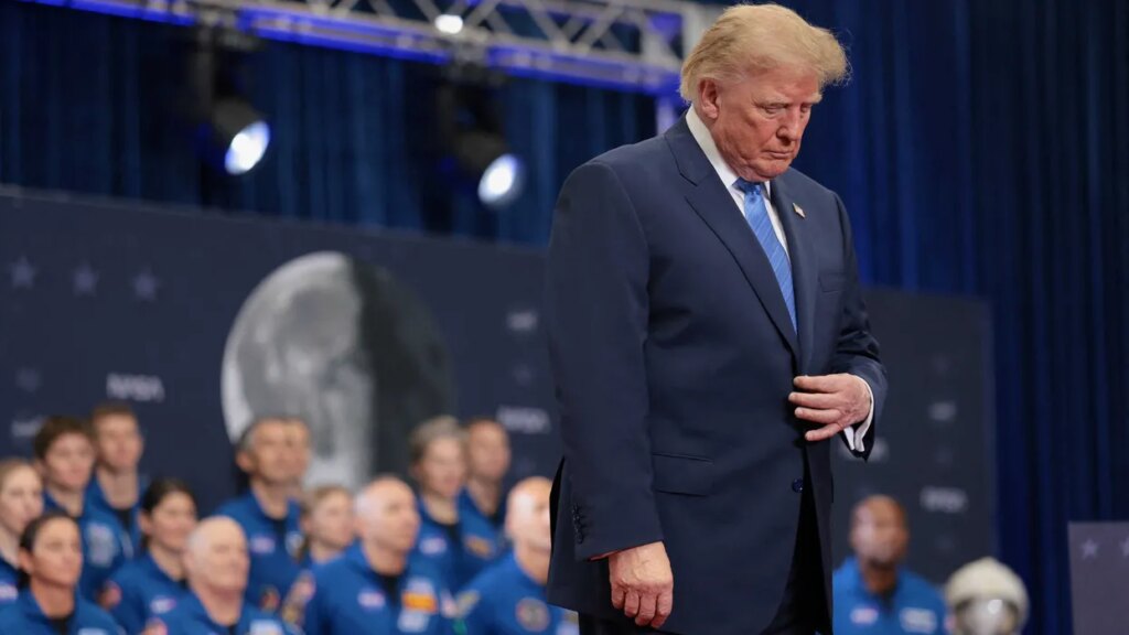 ​Twitching Trump had a ‘distinct and concerning’ episode during speech: psychologist