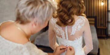 Dear Abby: I’m suprised you didn’t tell the wedding couple to stand their ground against their mothers