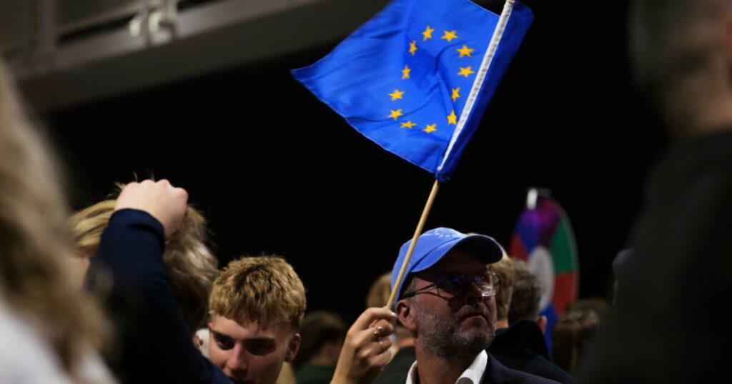 Icelandic voters reject a proposal to restart negotiations to join the European Union