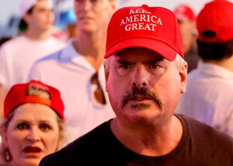 Fed-up GOP senator teaches Trump fans basic civics as rabid MAGA accuses him of ‘treason’