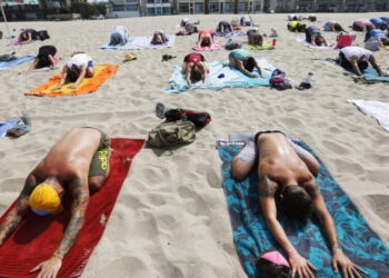 Feeling stressed and overheated? Try these 5 free L.A. yoga and fitness classes