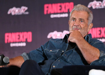 Mel Gibson Apologizes After Mocking Sign Language Interpreter Onstage