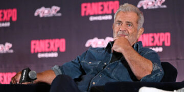 Mel Gibson Apologizes After Mocking Sign Language Interpreter Onstage