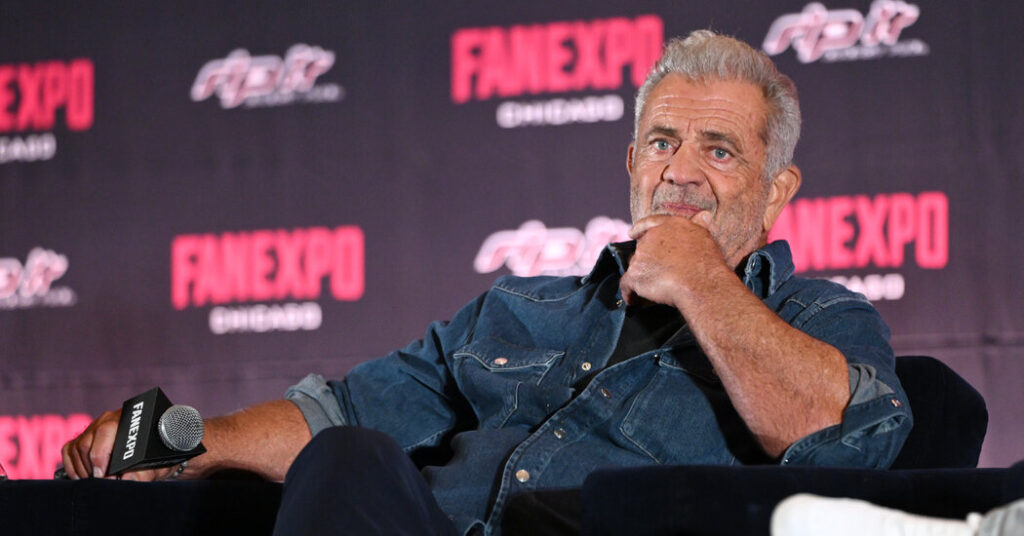 Mel Gibson Apologizes After Mocking Sign Language Interpreter Onstage