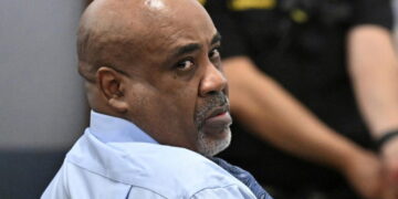 Jury in Tupac Shakur case begins deliberating; prosecutors say Duane Davis went hunting for rapper