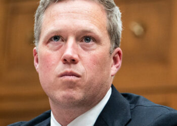 Army’s Top Civilian Leader Resigns as It Grapples With Two Wars