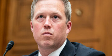 Army’s Top Civilian Leader Resigns as It Grapples With Two Wars