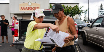 Gas Station Becomes an Improvised Relief Center After Hawaii’s Storm