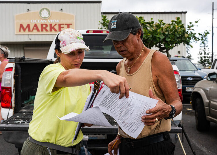 Gas Station Becomes an Improvised Relief Center After Hawaii’s Storm