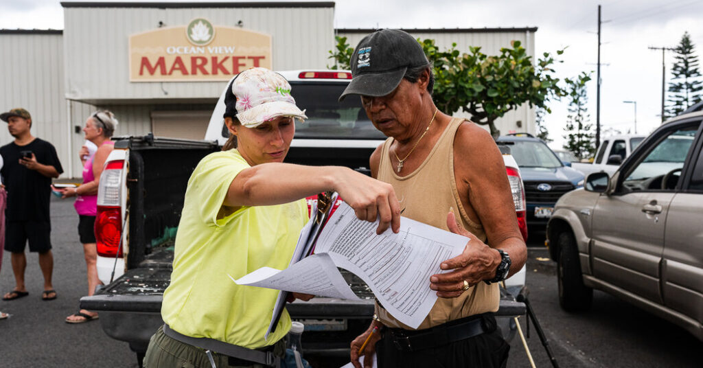 Gas Station Becomes an Improvised Relief Center After Hawaii’s Storm