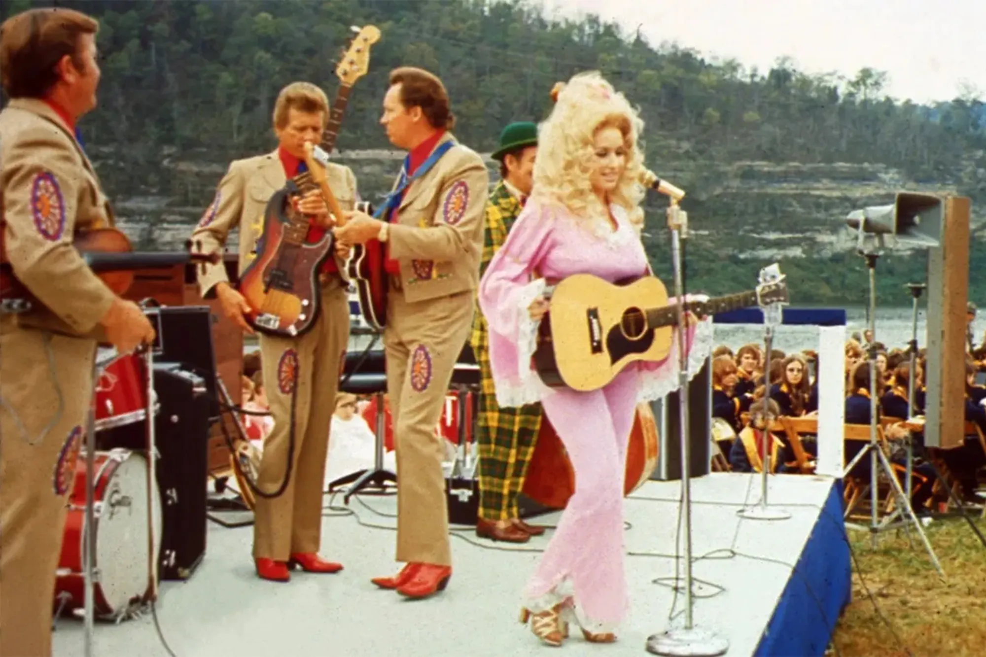 Dolly Parton performs at the Cordell Hull Dam dedication on Oct. 13, 1973, on the shore of the Cumberland River at the dam in Carthage, Tenn.