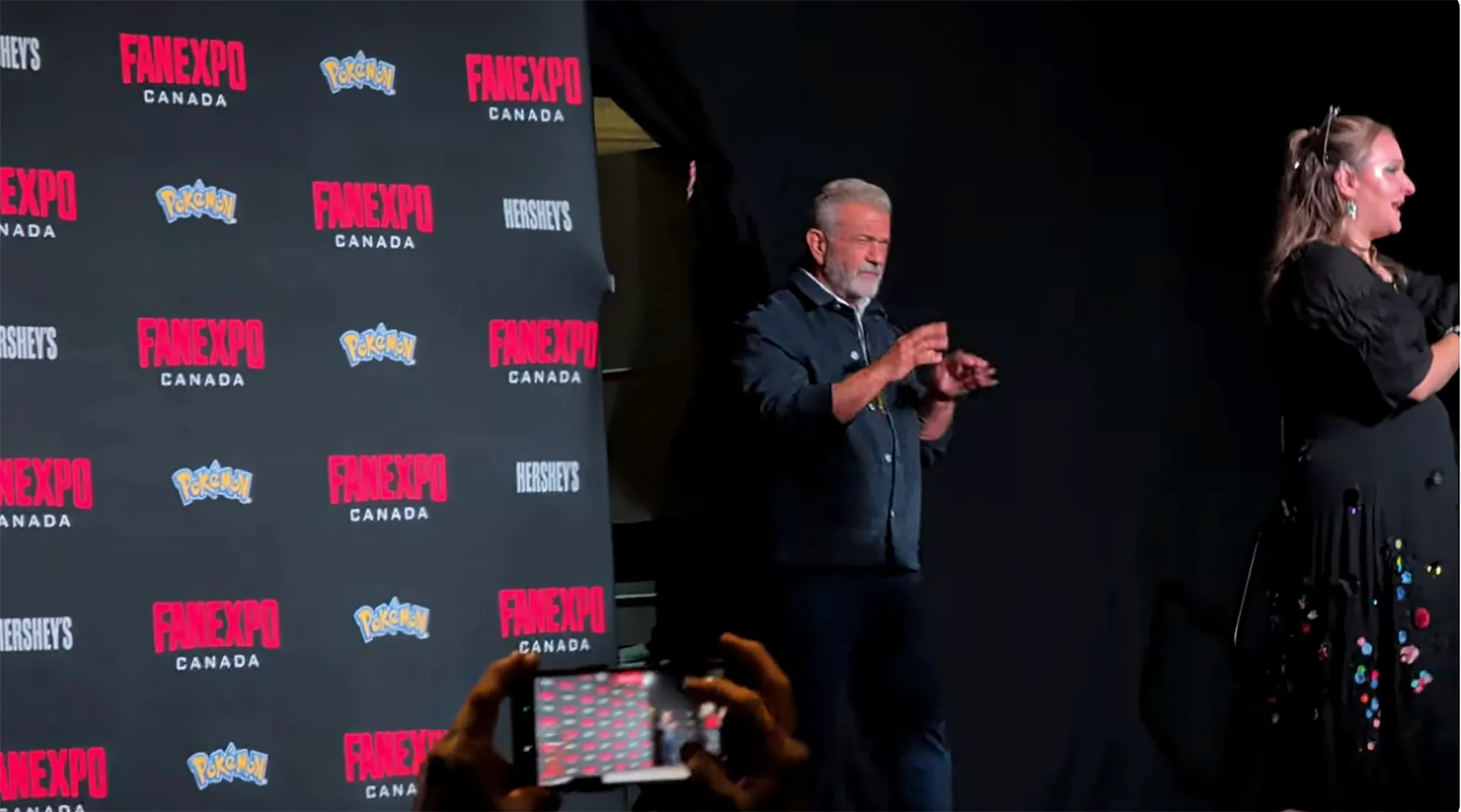 Mel Gibson mimicking an ASL interpreter at Fan Expo Canada.