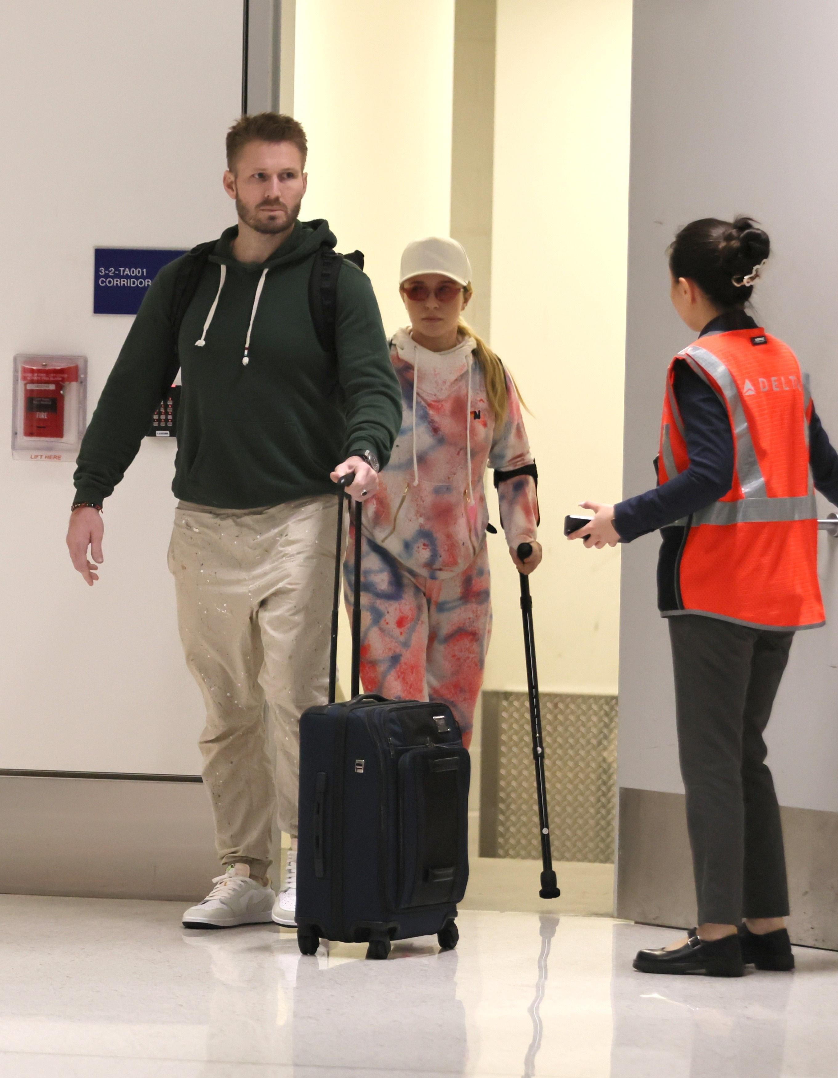Hayden Panettiere on crutches with Brian Hickerson at LAX.