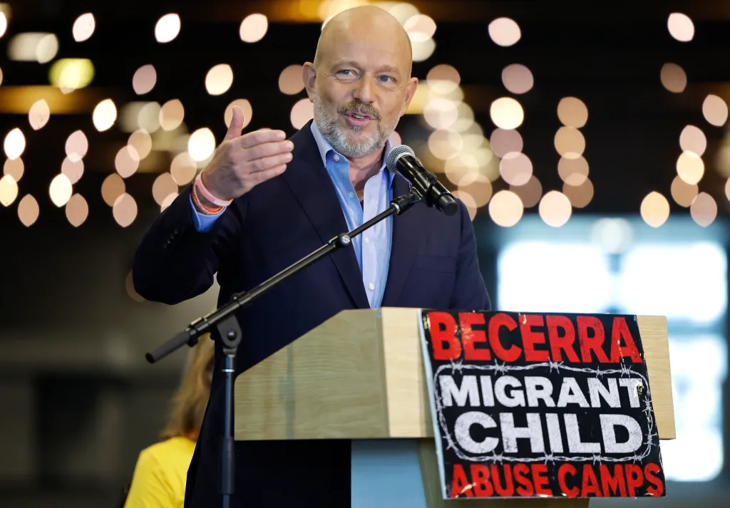 California Republican gubernatorial candidate Steve Hilton speaks at a news conference about the migrant child crisis.
