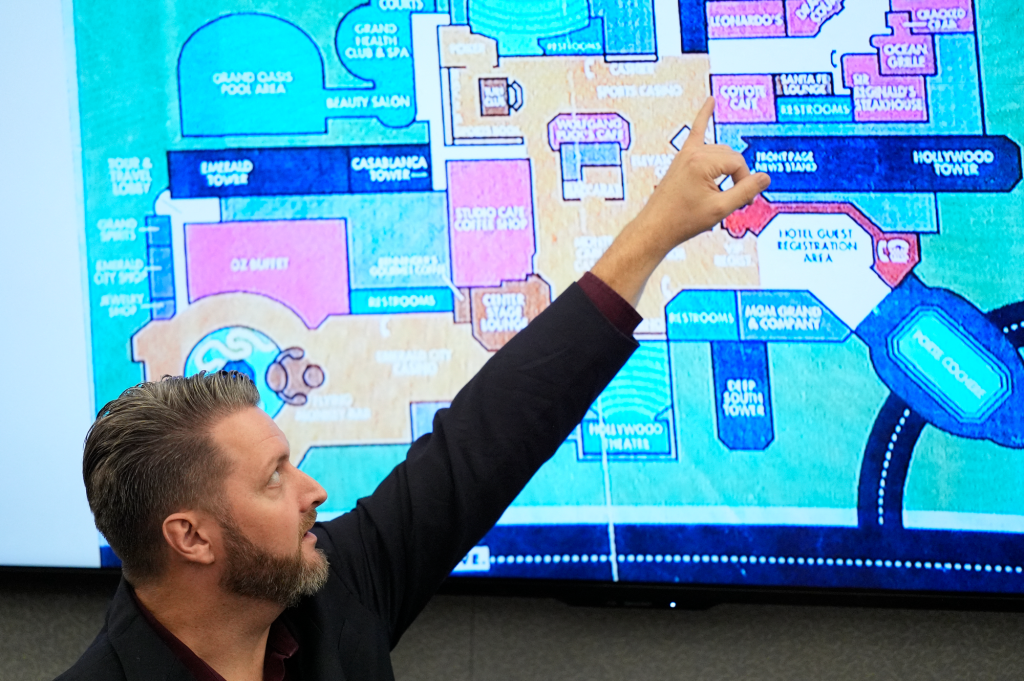 MGM Resorts investigator Michael Ingram points to a map of the MGM Grand casino during testimony in the murder trial of Duane Davis.