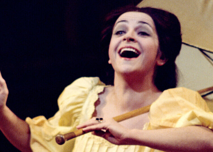Ileana Cotrubas, Sensitive Soprano Known for ‘Traviata,’ Dies at 87