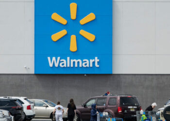 Walmart Posts Slowest Sales Growth in Years as Americans Tighten Wallets