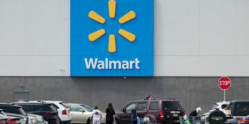 Walmart Posts Slowest Sales Growth in Years as Americans Tighten Wallets