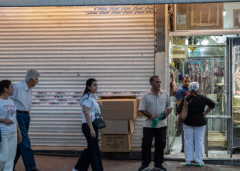 As Iran and U.S. Settle Into an Uneasy Standoff, Who Will Blink First?