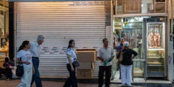 As Iran and U.S. Settle Into an Uneasy Standoff, Who Will Blink First?