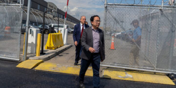 Senator Visits Delaney Hall Detention Center After 3 Migrant Deaths