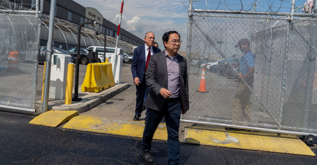 Senator Visits Delaney Hall Detention Center After 3 Migrant Deaths