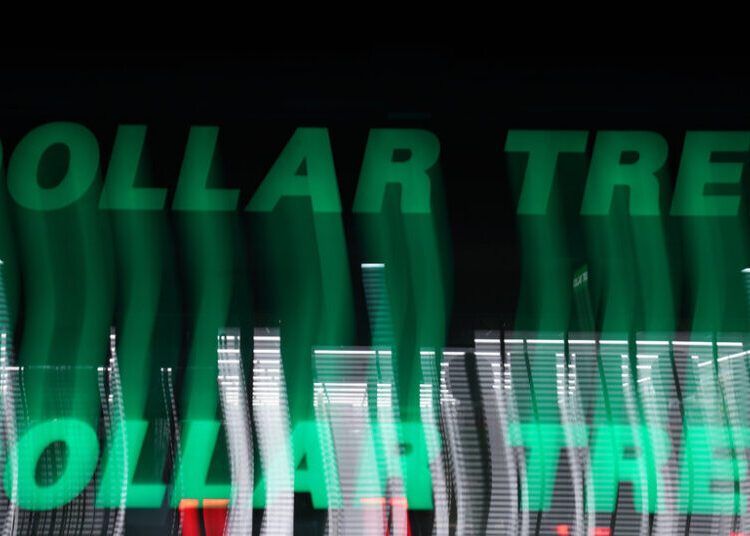 3 Teen Girls Knifed by Woman in Attack at Dollar Tree, Police Say
