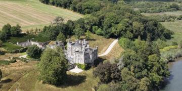 Mark Zuckerberg Buys an Irish Castle